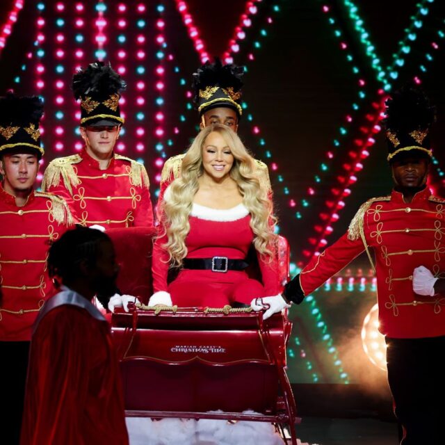 Святковий сезон офіційно розпочався, принаймні за словами Мерай Кері.