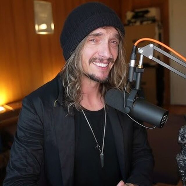 Джастін Гокінс з The Darkness назвав музику Гаррі Стайлза та Coldplay «повністю забувною» і «нудною»