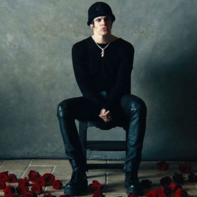 YUNGBLUD випустив зворушливу акустичну версію хіта «Zombie» з інтимним кліпом