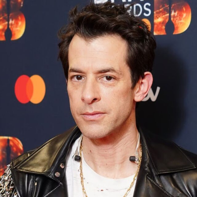 Марк Ронсон зворушливо вшанував Емі Вайнхаус на Brit Awards: «Це змінило моє життя назавжди»