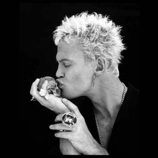 Класичне відео Біллі Айдола «Adam In Chains» вперше з’явилося на YouTube